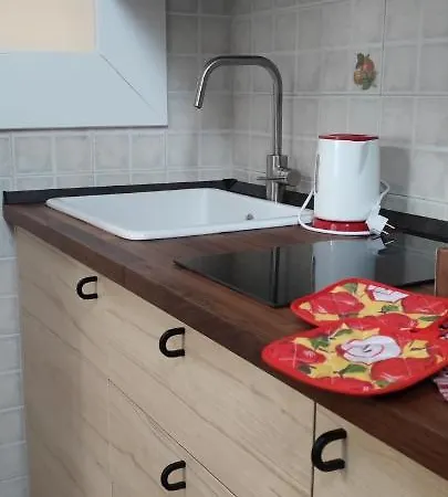 Lithos House Pt 1p E 2p アパート *